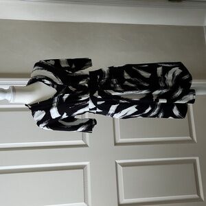 Chico's NWT women's short dress. Black/White Sz 2=12-14.